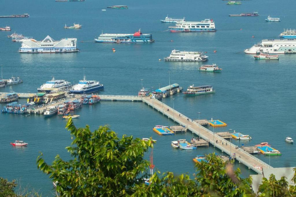 Oyo 1066 Encore Sea Side Pattaya Extérieur photo